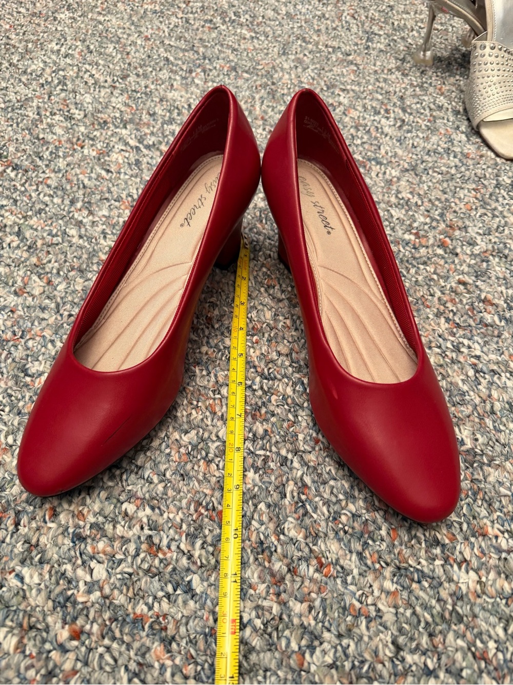Women’s size 12 red heels 2.5” heel. Easy street brand - Picture 5 of 8